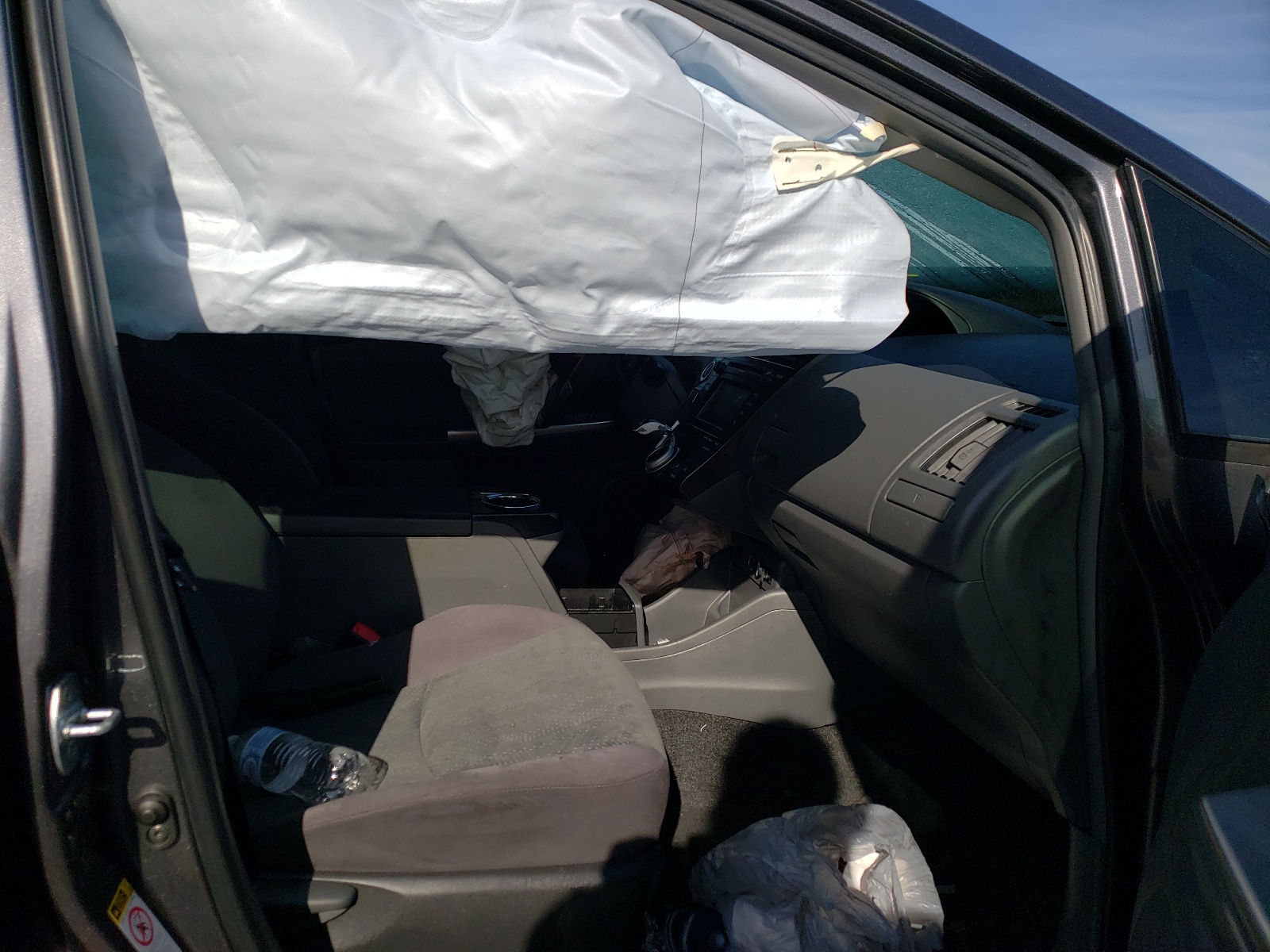 Photo 5 from auction – 2012 TOYOTA PRIUS V with VIN JTDZN3EU5C3059974
