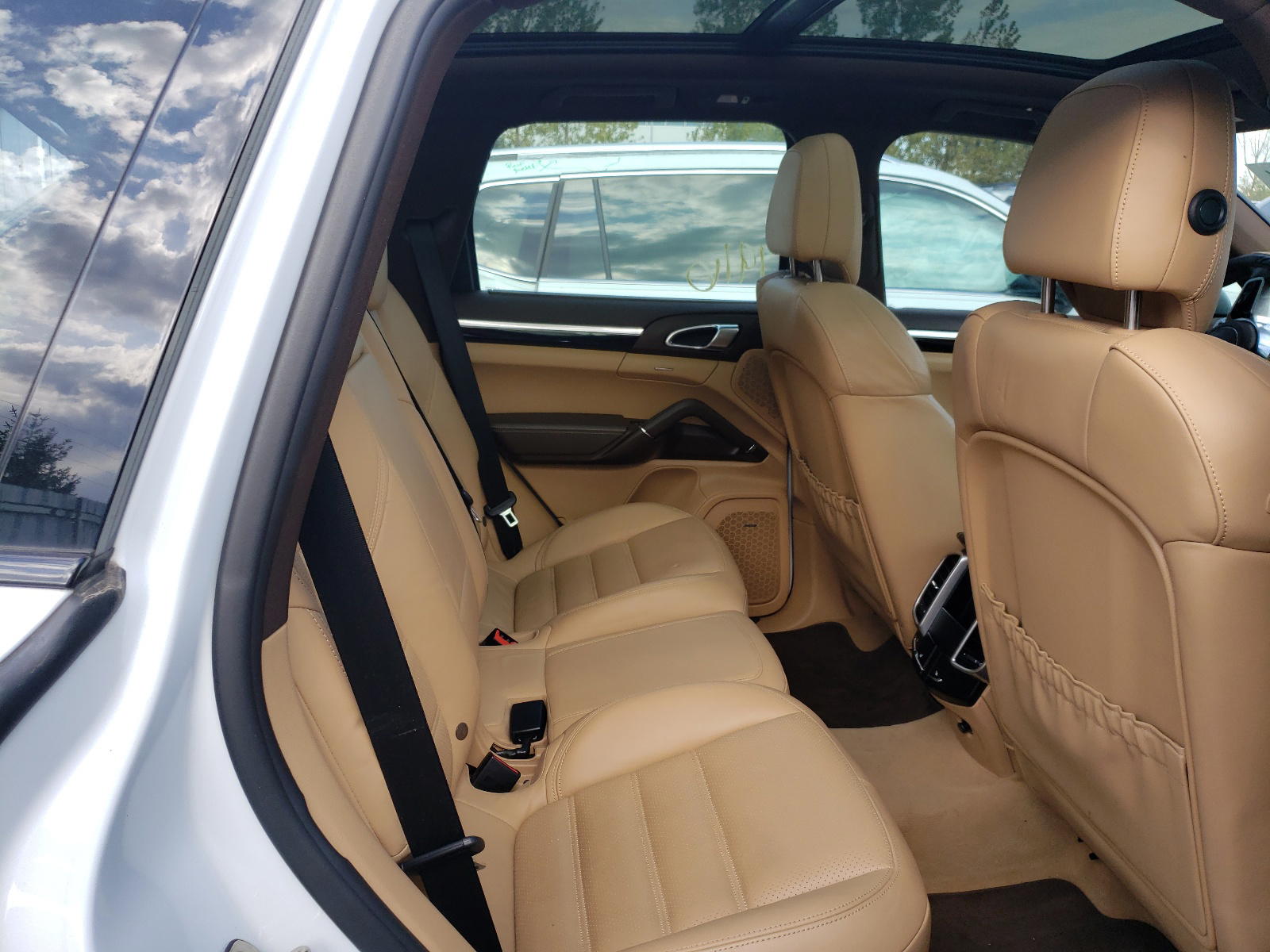 Photo 6 from auction – 2015 PORSCHE CAYENNE SE with VIN WP1AE2A21FLA52826