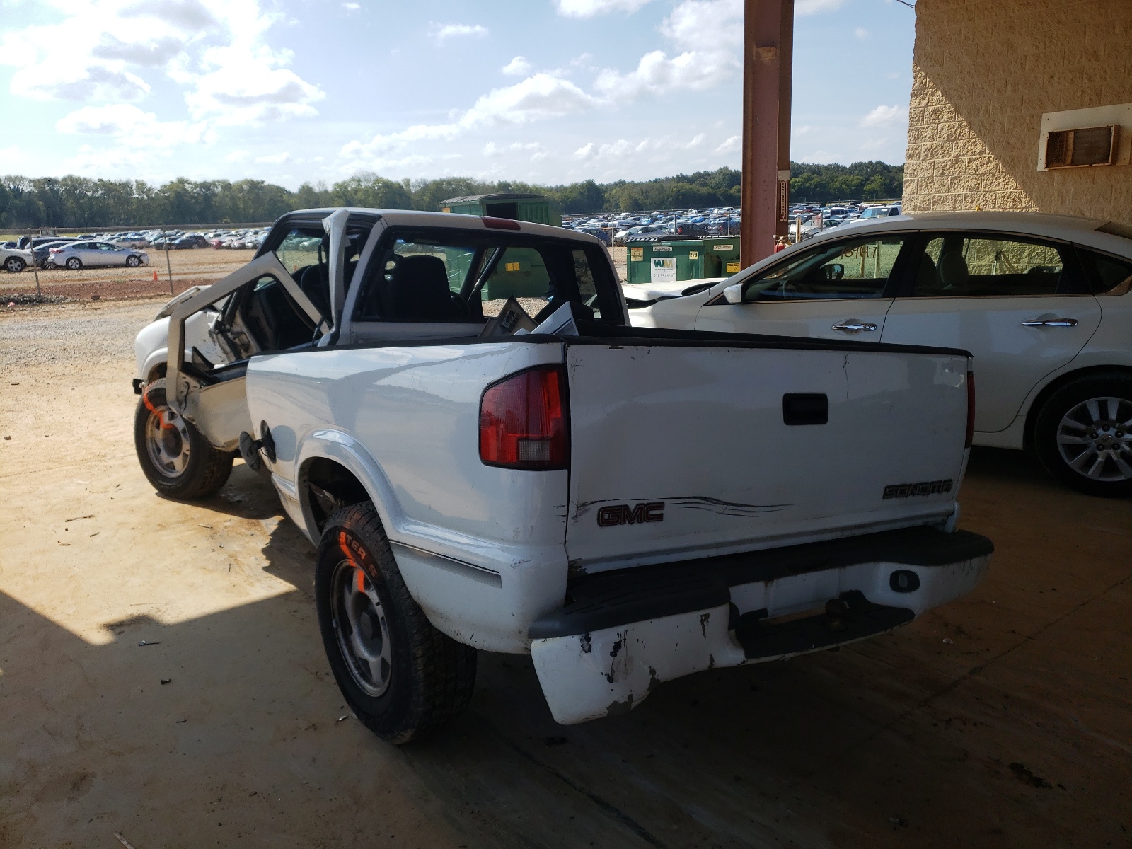 Photo 3 from auction – 1998 GMC SONOMA with VIN 1GTCS19X9W8508698