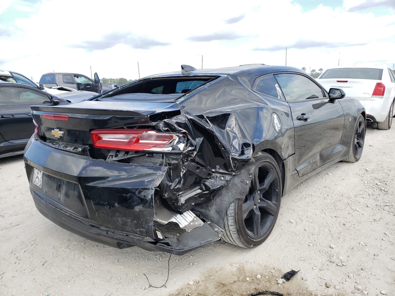 Photo 4 from auction – 2018 CHEVROLET CAMARO LT with VIN 1G1FB1RX8J0180025
