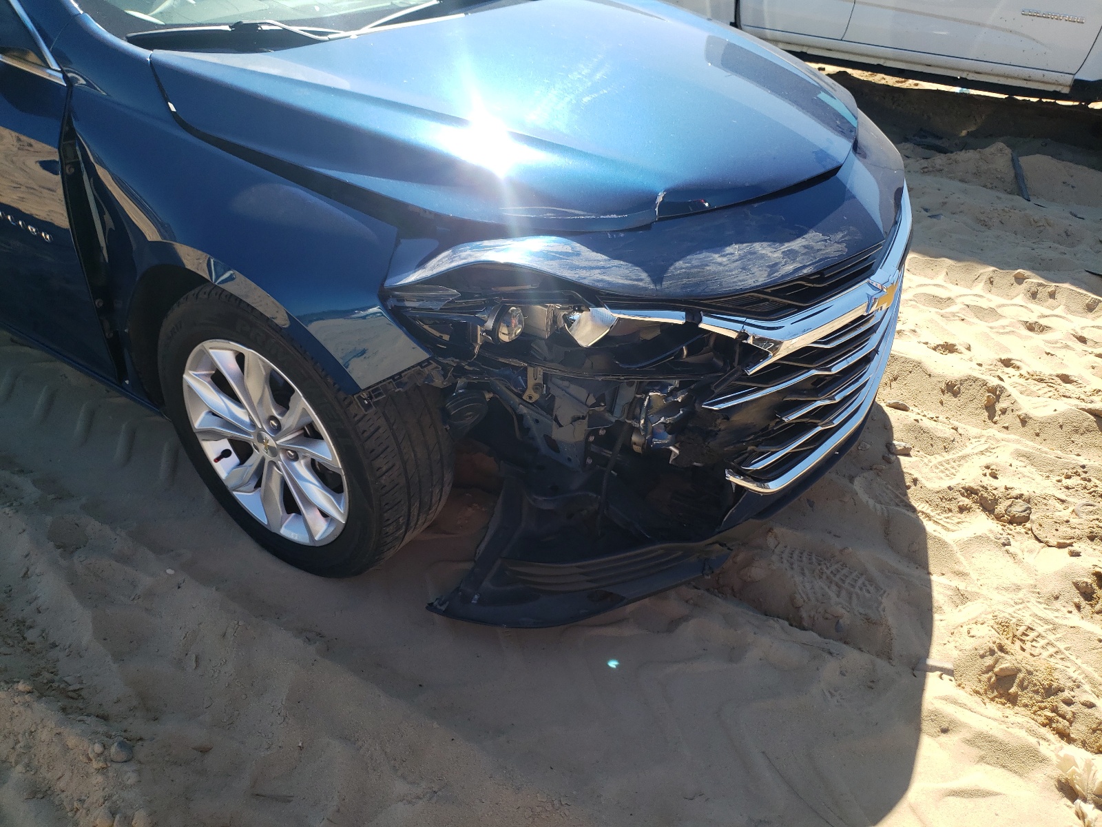 Photo 9 from auction – 2019 CHEVROLET MALIBU LT with VIN 1G1ZD5ST8KF137597