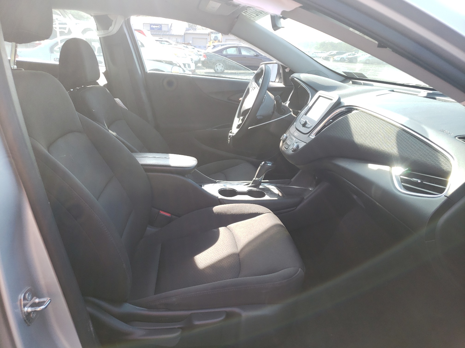 Photo 5 from auction – 2018 CHEVROLET MALIBU LT with VIN 1G1ZD5ST3JF241641
