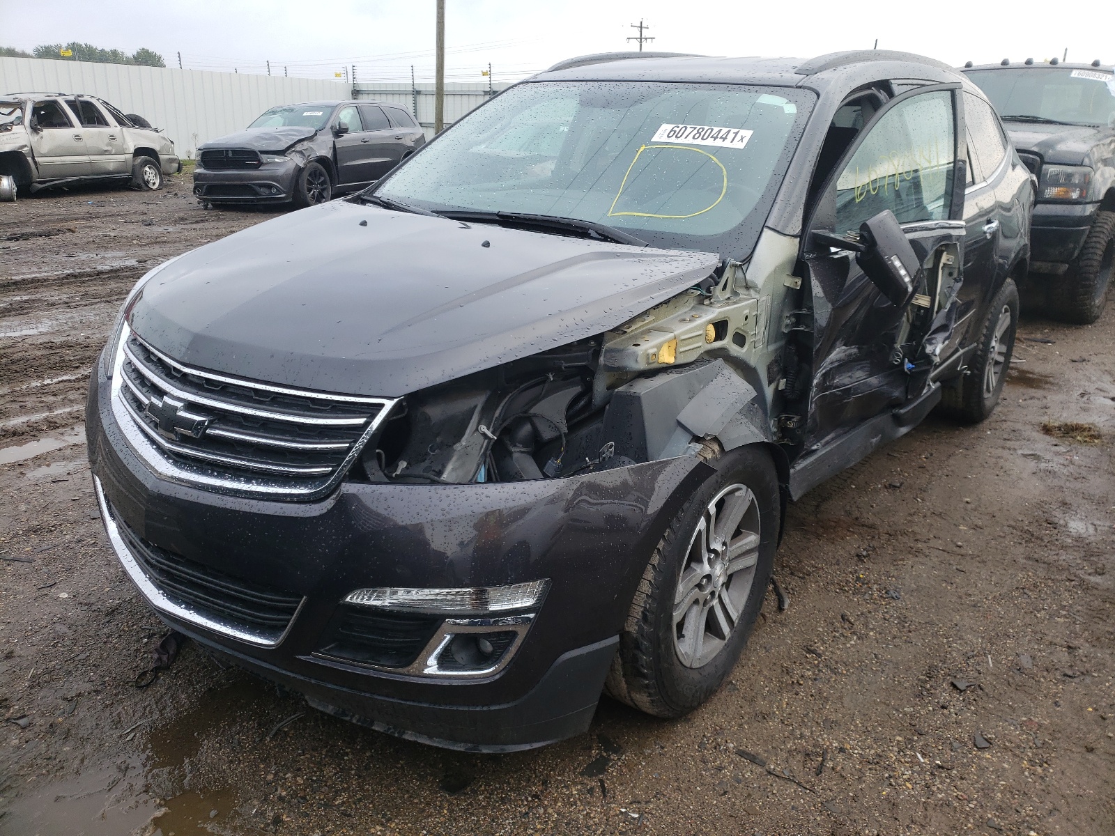 Photo 2 from auction – 2017 CHEVROLET TRAVERSE with VIN 1GNKVGKD5HJ206270