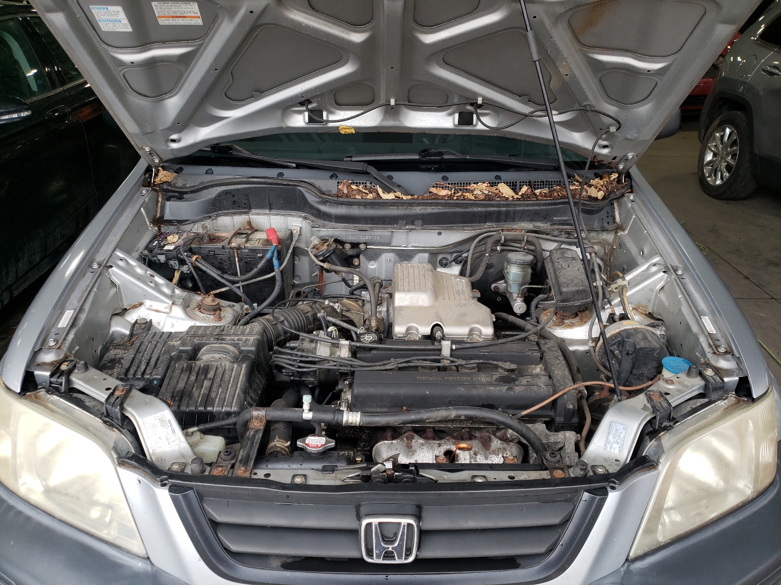 Photo 7 from auction – 2001 HONDA CR-V LX with VIN JHLRD18471C055105