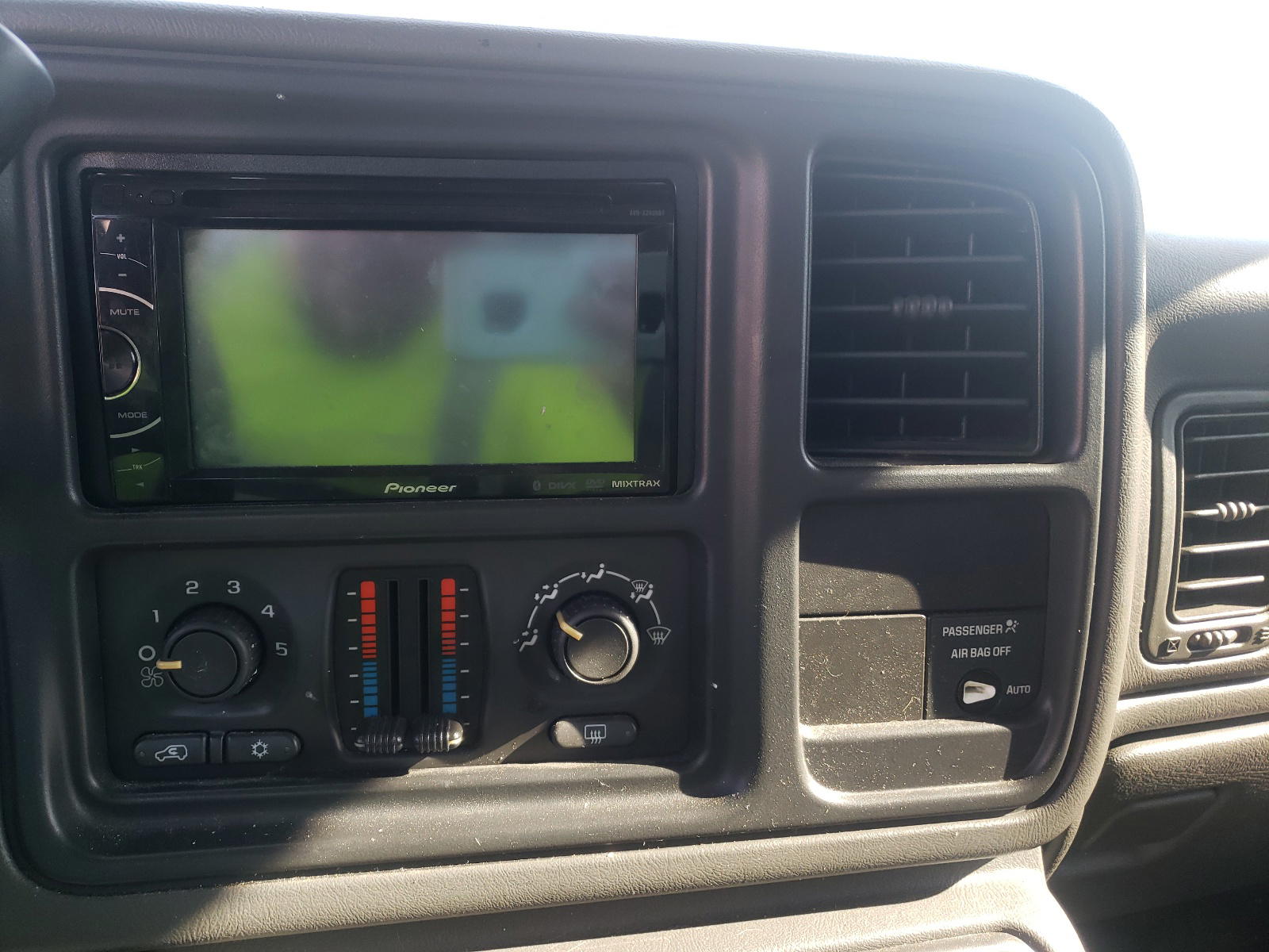Photo 9 from auction – 2004 CHEVROLET SILVERADO with VIN 1GCEC19V24Z122636