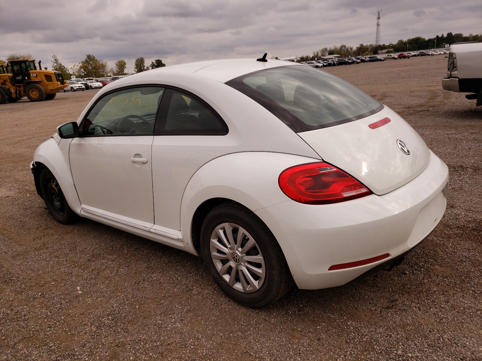 Photo 3 from auction – 2016 VOLKSWAGEN BEETLE SE with VIN 3VWJ07AT2GM622223
