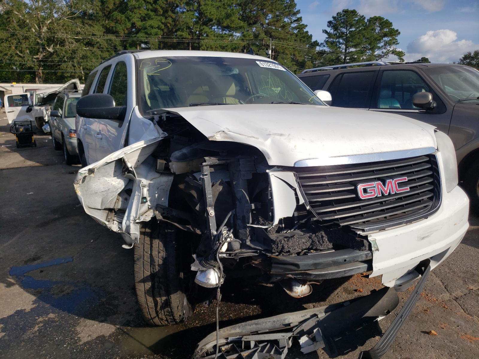 GMC YUKON 2007 with VIN 1GKFC13037R417755 - Photo from auction
