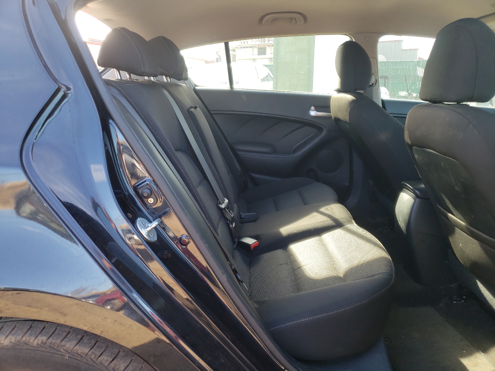 Photo 6 from auction – 2017 KIA FORTE LX with VIN KNAFK5A89H5687836