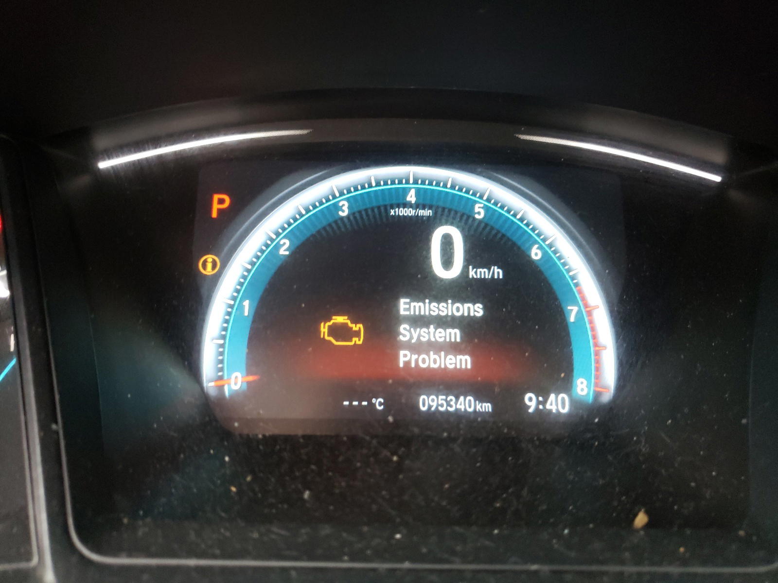 Photo 8 from auction – 2016 HONDA CIVIC LX with VIN 2HGFC2F52GH026591