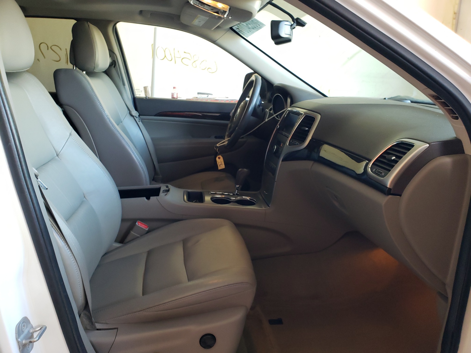 Photo 5 from auction – 2013 JEEP GRAND CHER with VIN 1C4RJFAGXDC513439