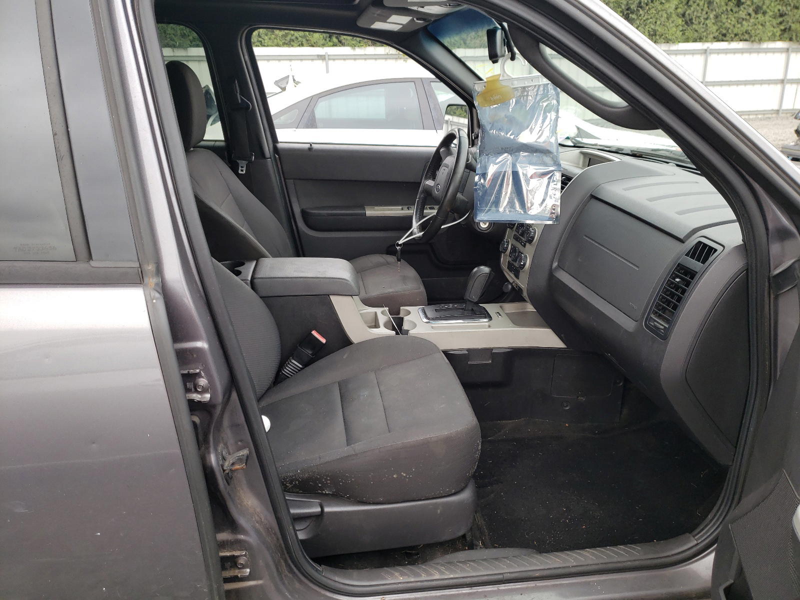 Photo 5 from auction – 2011 FORD ESCAPE XLT with VIN 1FMCU0DG4BKA30758