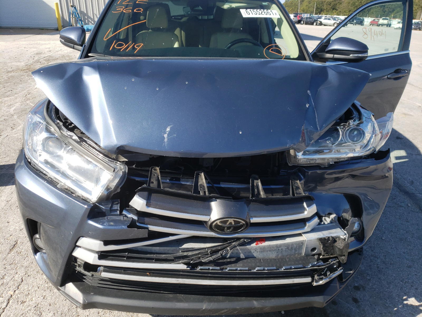 Photo 7 from auction – 2017 TOYOTA HIGHLANDER with VIN 5TDKZRFH1HS523147