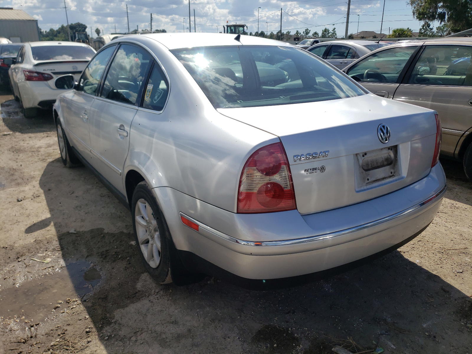 Photo 3 from auction – 2004 VOLKSWAGEN PASSAT with VIN WVWPD63B34E220406