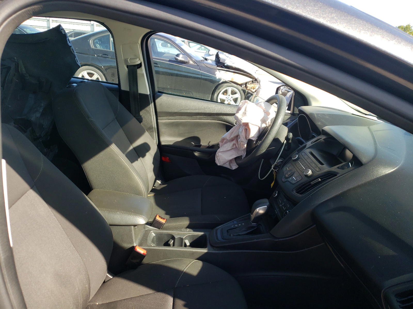 Photo 5 from auction – 2017 FORD FOCUS SE with VIN 1FADP3F2XHL227994