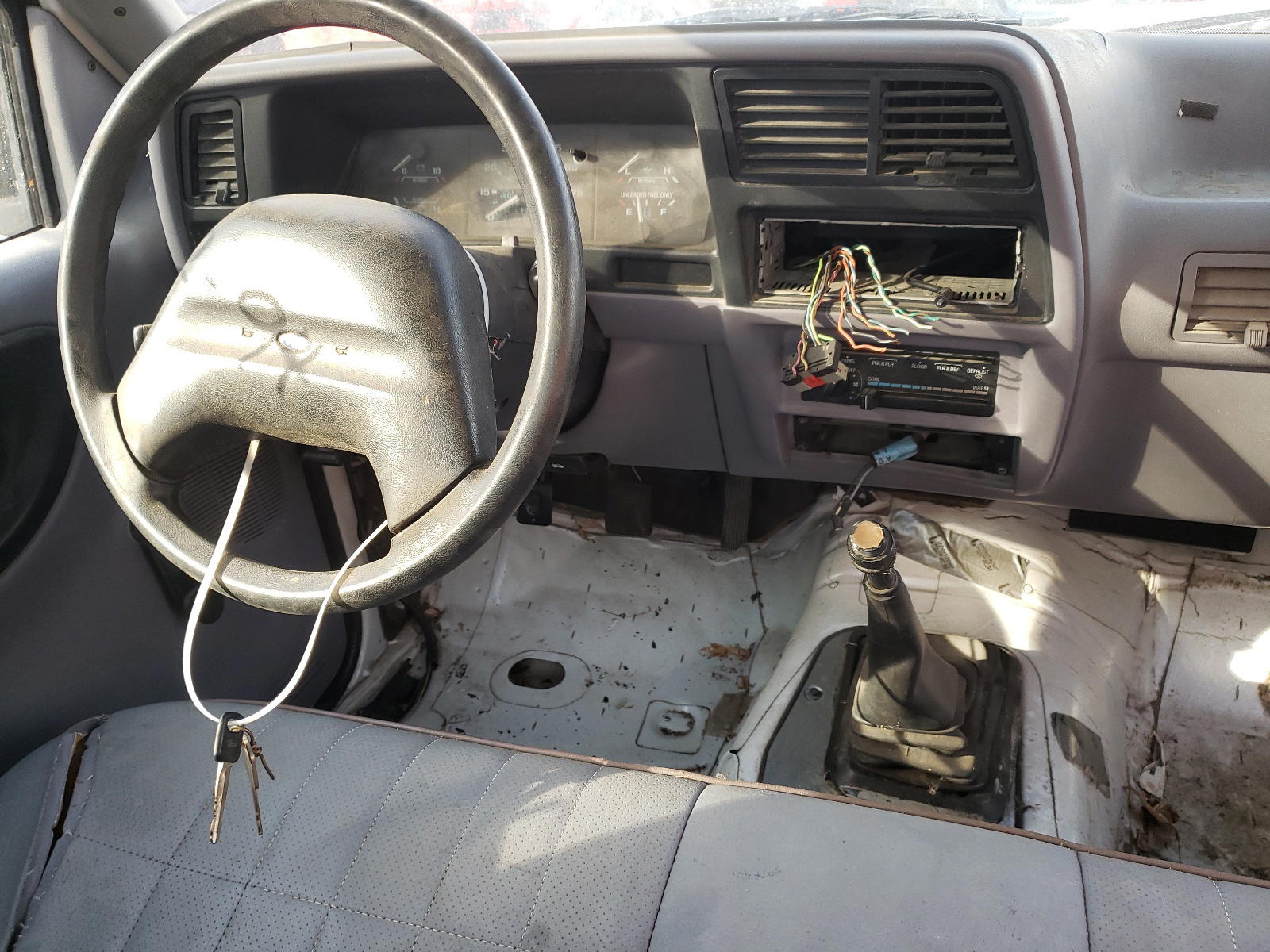 Photo 9 from auction – 1994 FORD RANGER with VIN 1FTCR10A7RUD02487