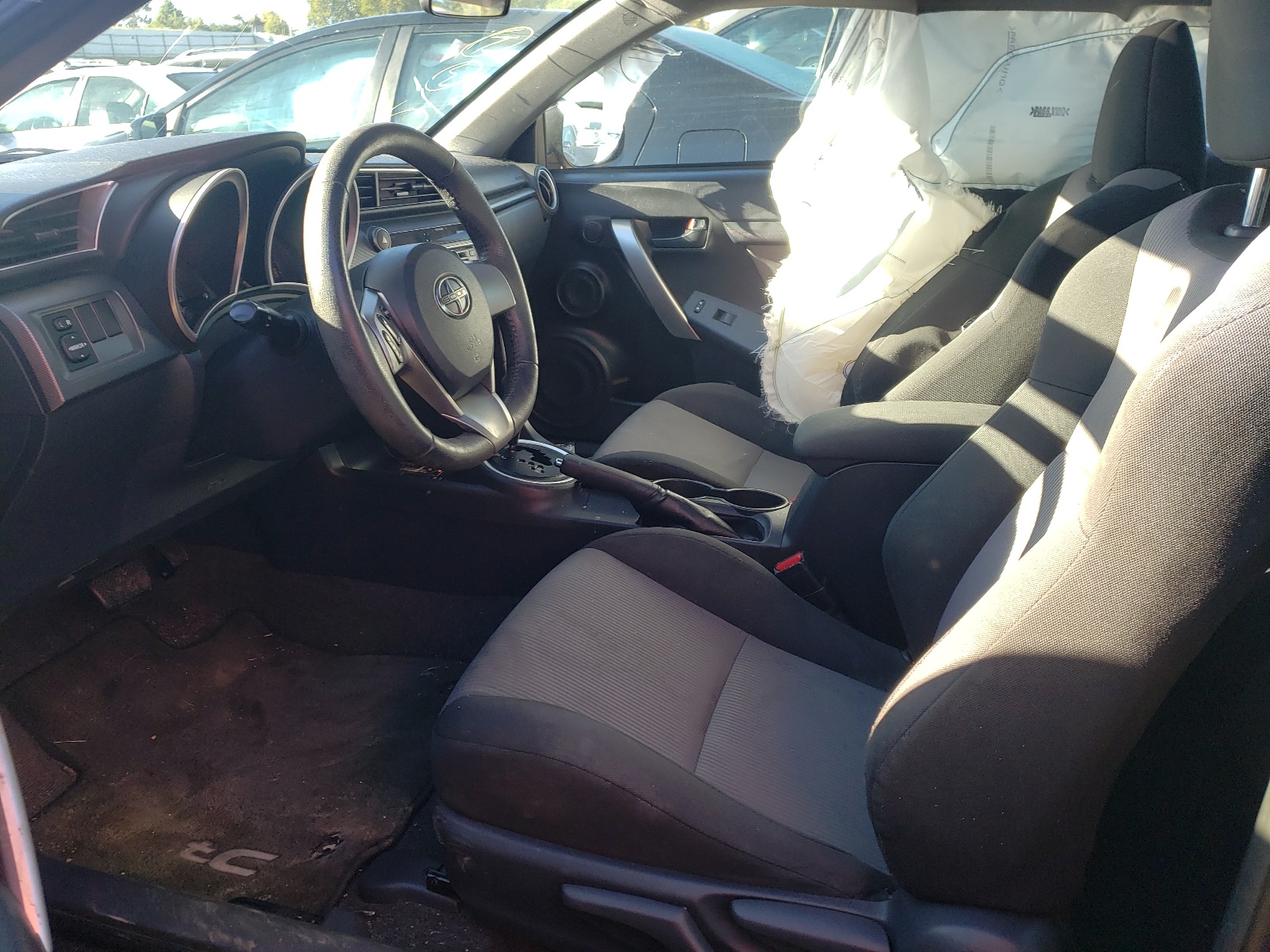 Photo 5 from auction – 2015 TOYOTA SCION TC with VIN JTKJF5C78FJ003975