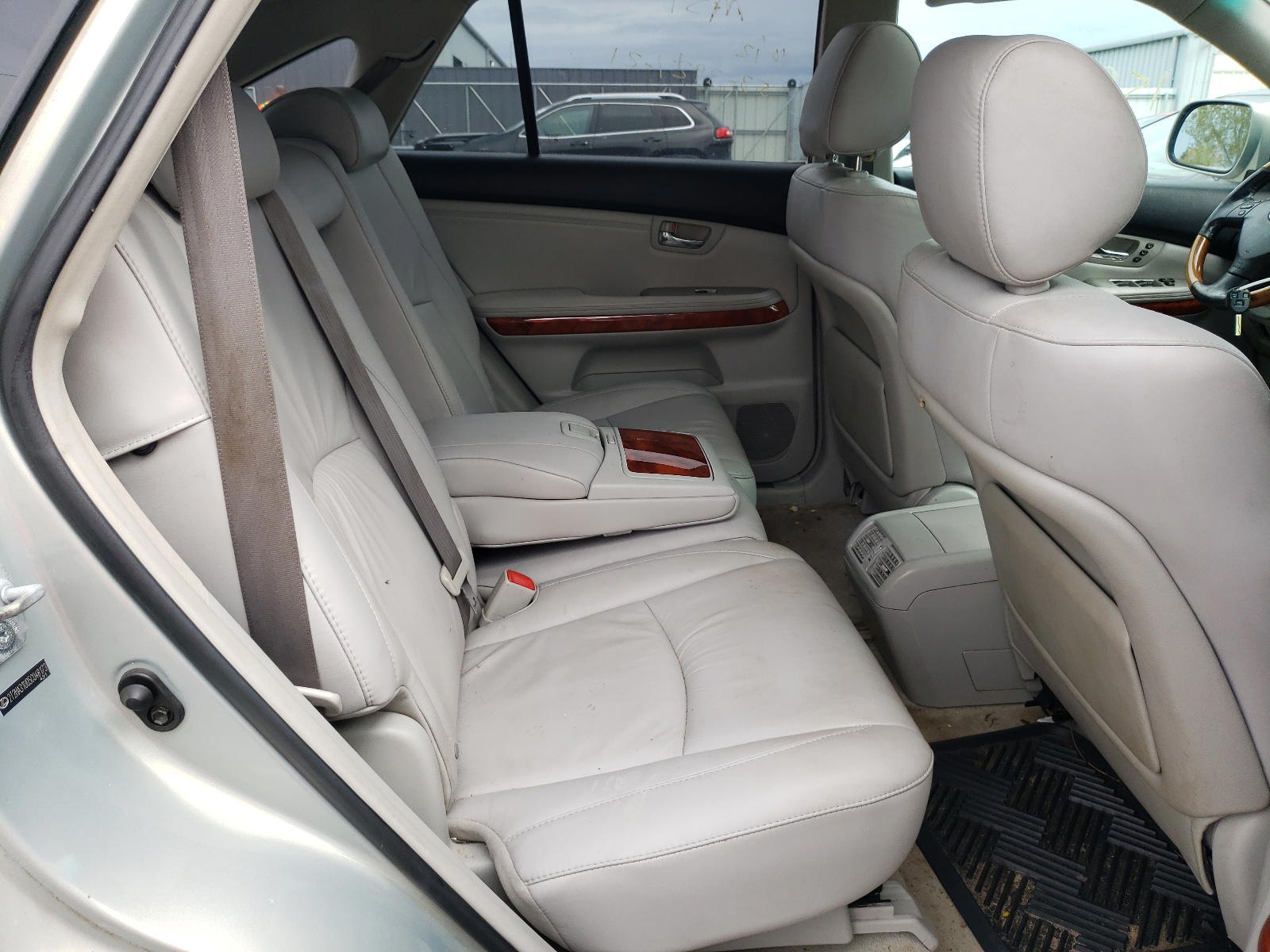 Photo 6 from auction – 2005 LEXUS RX 330 with VIN 2T2HA31U05C048173