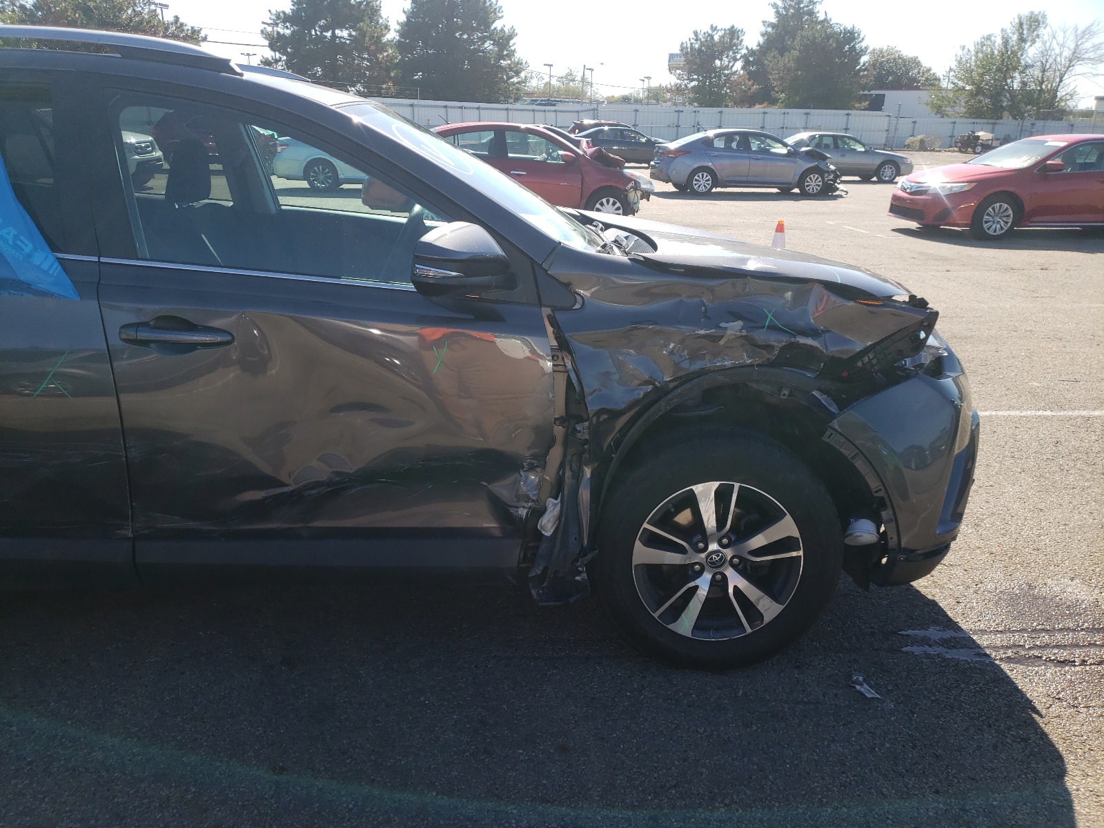 Photo 9 from auction – 2017 TOYOTA RAV4 XLE with VIN 2T3RFREV1HW562740