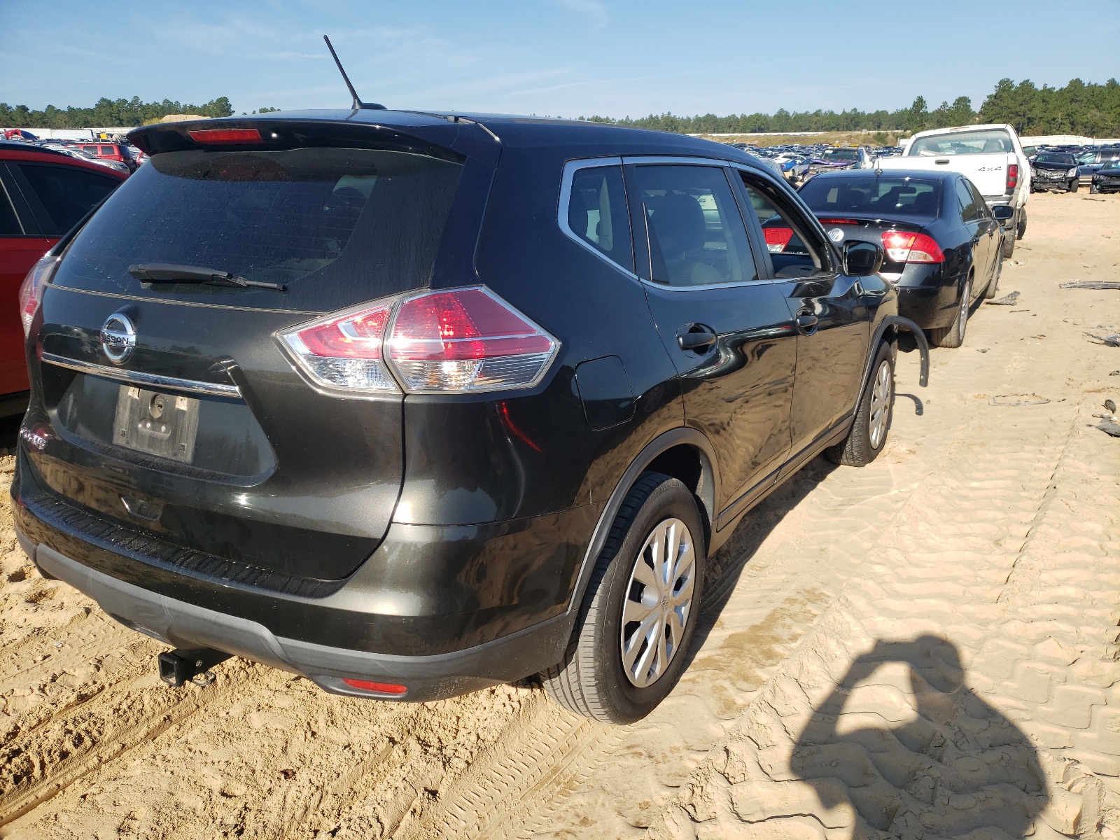 Photo 4 from auction – 2016 NISSAN ROGUE S with VIN 5N1AT2MT3GC800257