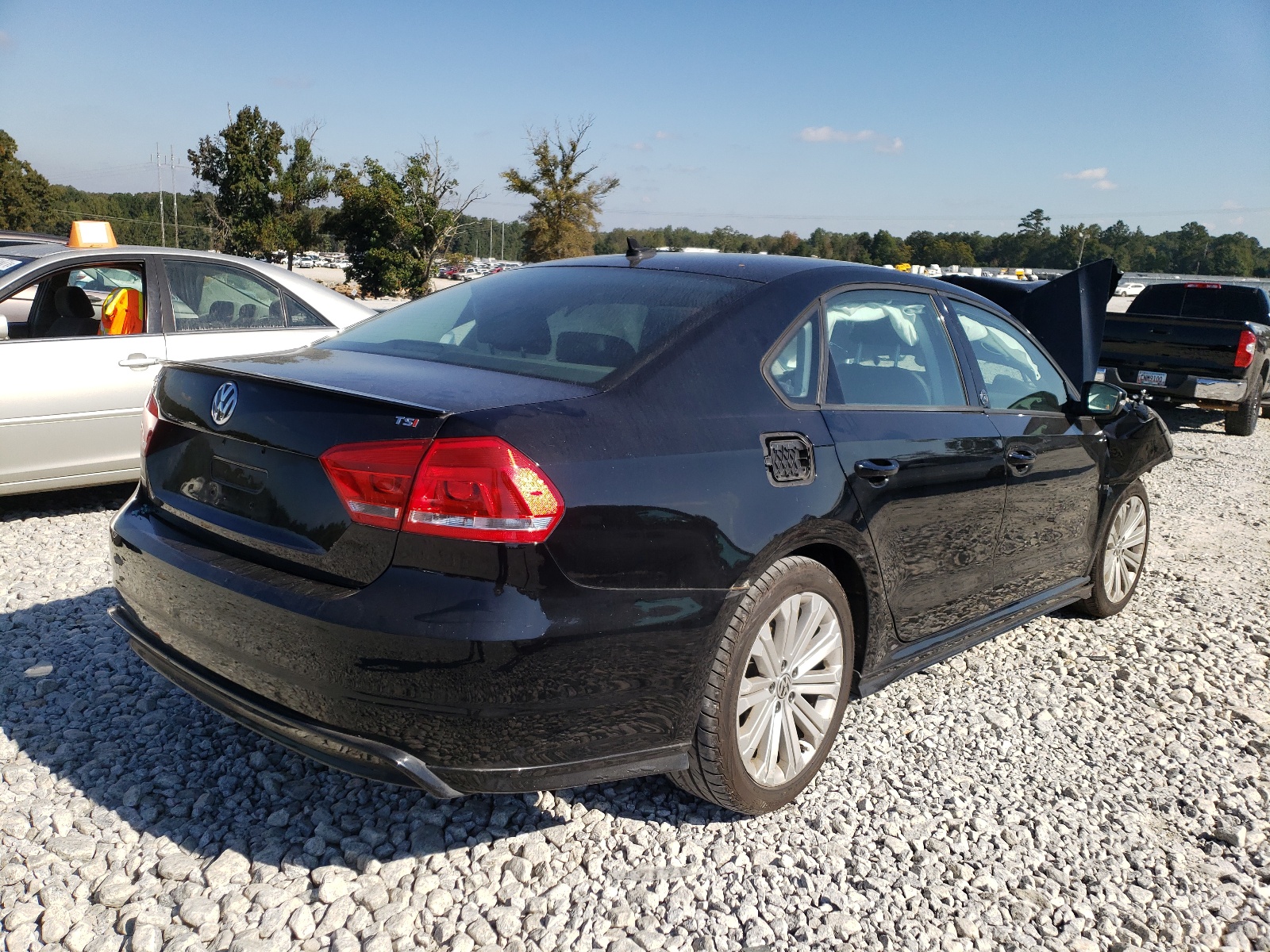 Photo 4 from auction – 2015 VOLKSWAGEN PASSAT S with VIN 1VWAT7A36FC047874