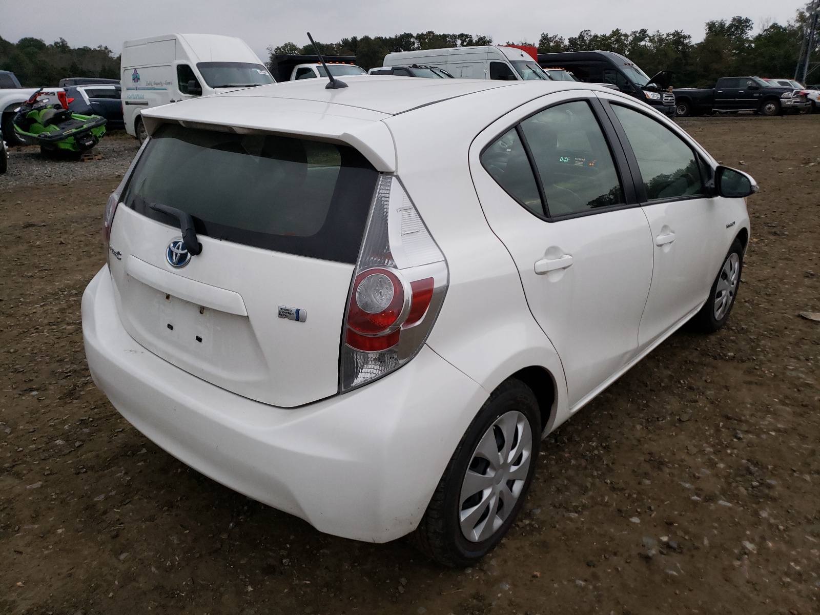 Photo 4 from auction – 2014 TOYOTA PRIUS C with VIN JTDKDTB38E1074466