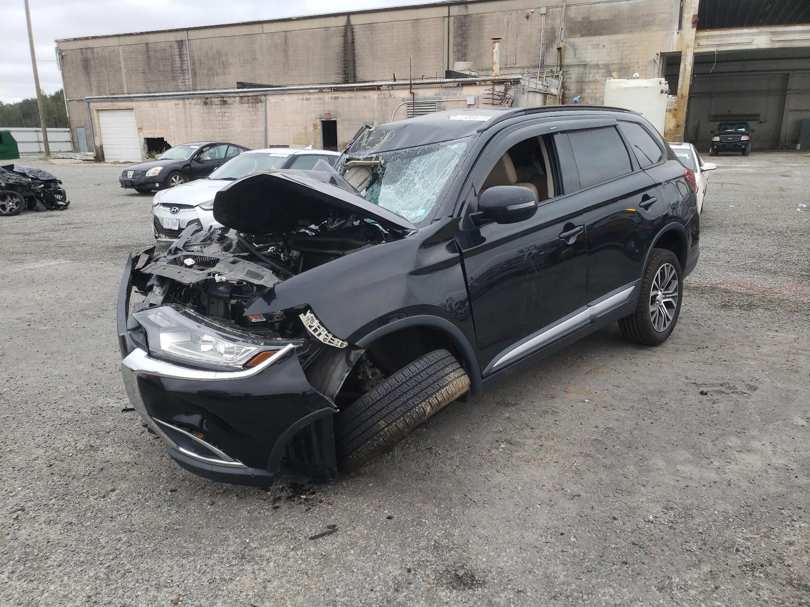 Photo 2 from auction – 2016 MITSUBISHI OUTLANDER with VIN JA4AZ3A33GZ010414