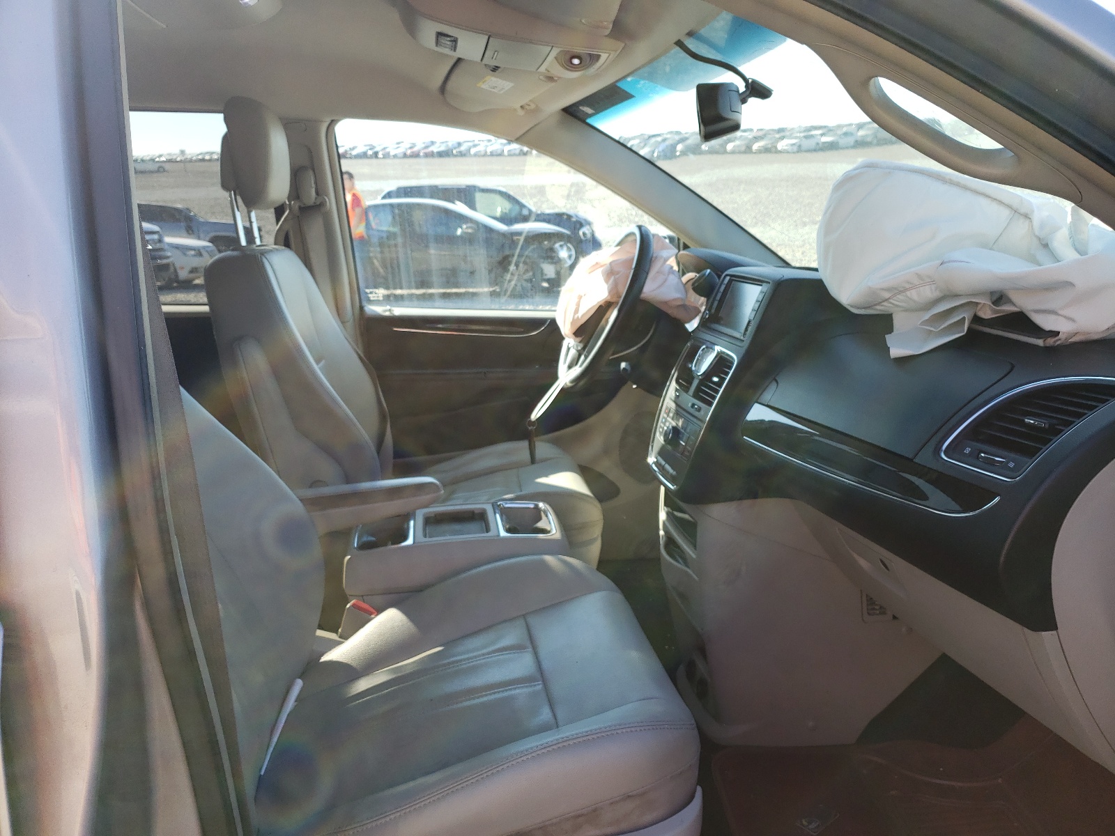 Photo 5 from auction – 2013 CHRYSLER TOWN & COU with VIN 2C4RC1BG6DR584429