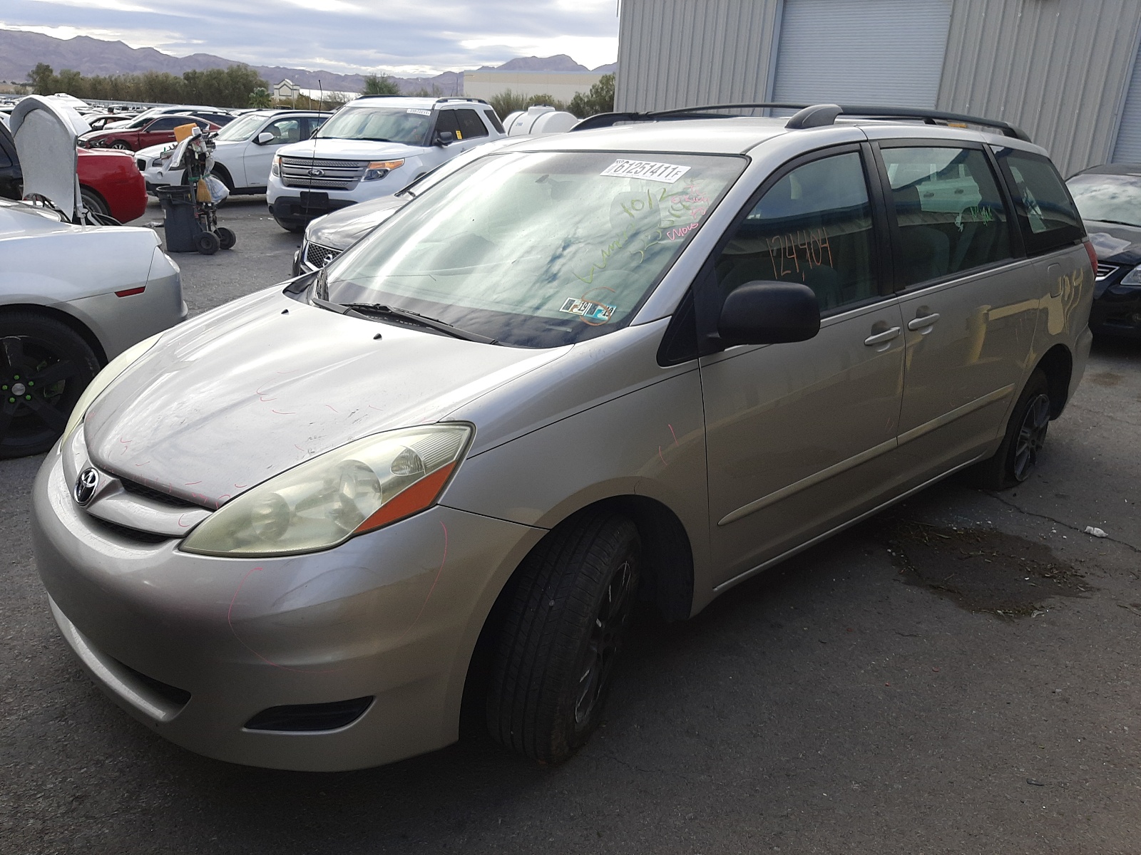 Photo 2 from auction – 2006 TOYOTA SIENNA CE with VIN 5TDZA23C76S504038