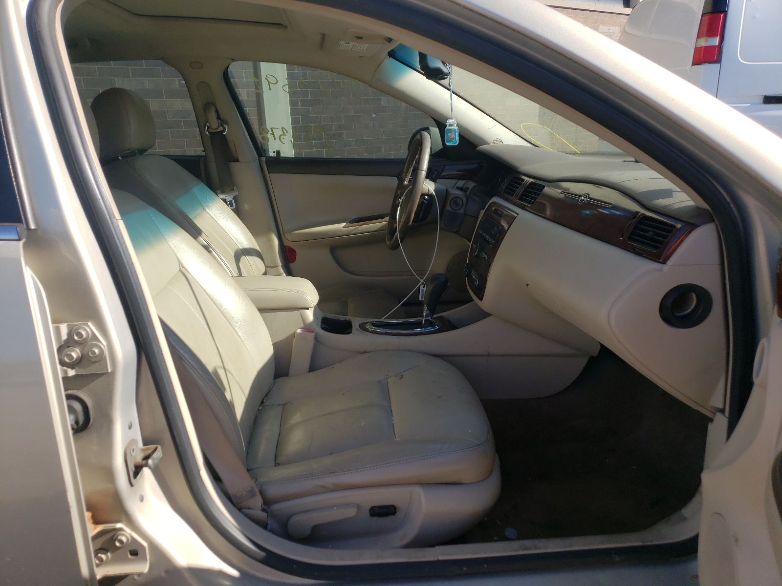 Photo 5 from auction – 2008 CHEVROLET IMPALA LTZ with VIN 2G1WU583381345381