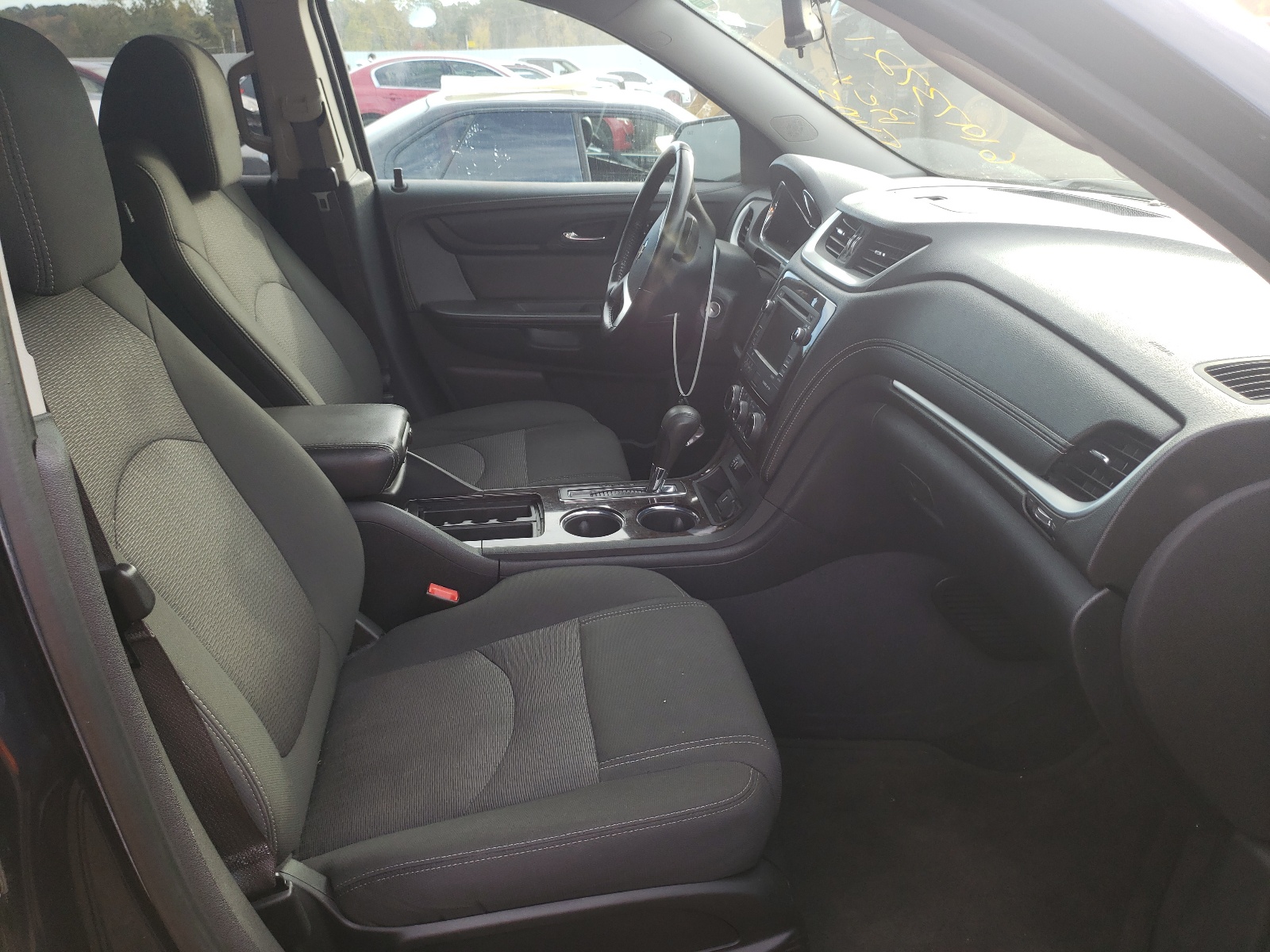 Photo 5 from auction – 2015 CHEVROLET TRAVERSE L with VIN 1GNKVGKDXFJ372135