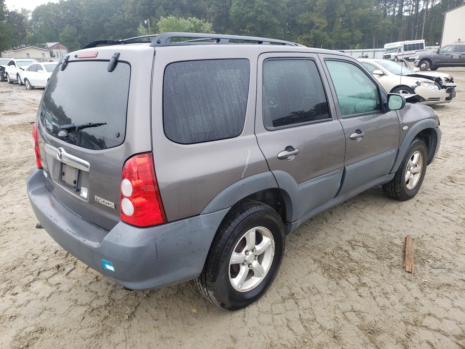Photo 4 from auction – 2005 MAZDA TRIBUTE I with VIN 4F2YZ02Z25KM63175