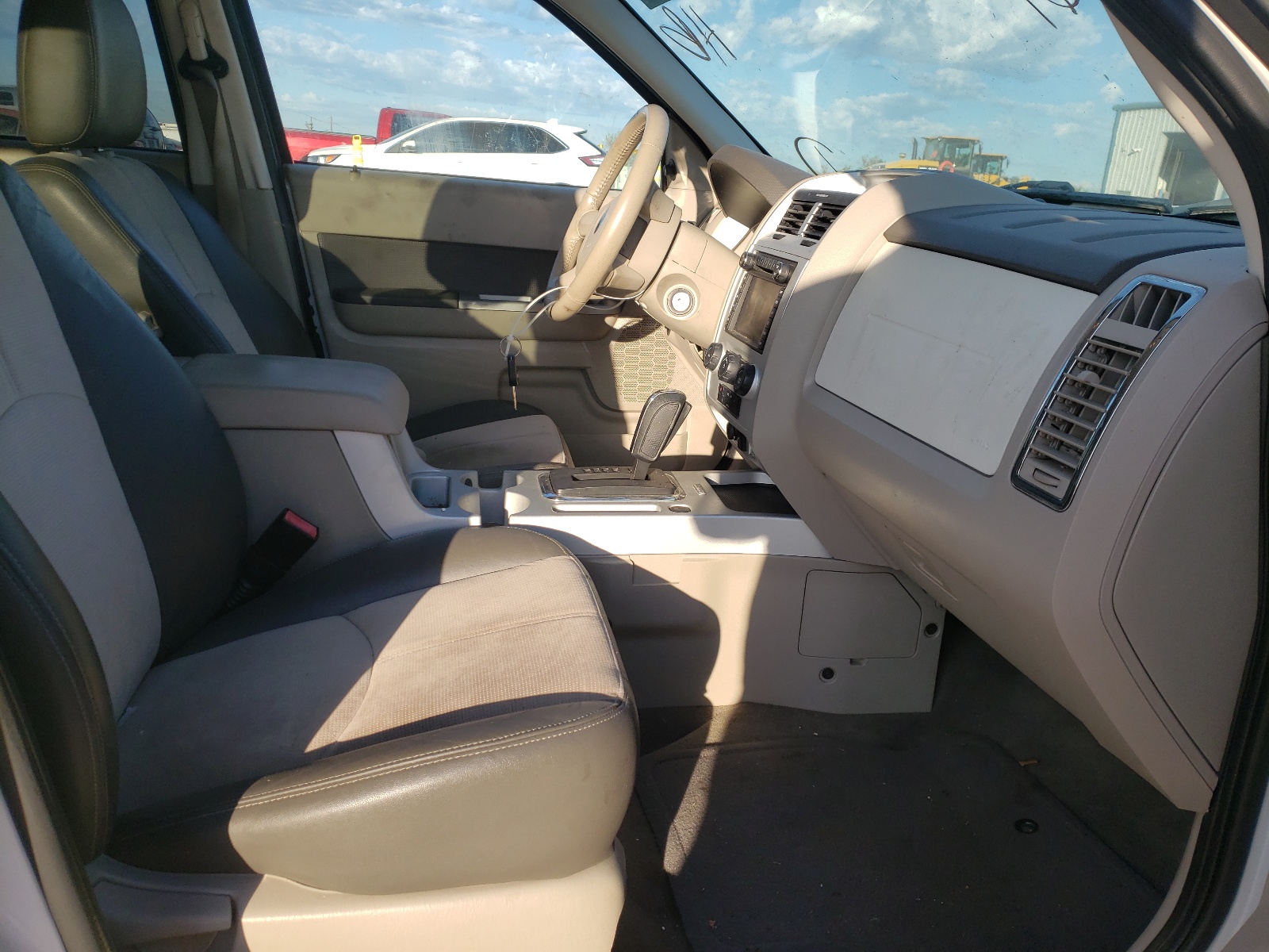 Photo 5 from auction – 2010 MERCURY MARINER PR with VIN 4M2CN9HG5AKJ13561