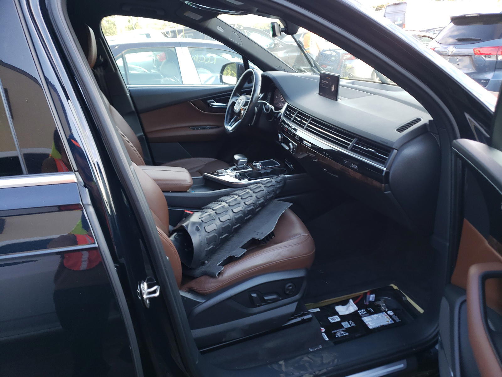 Photo 5 from auction – 2017 AUDI Q7 PREMIUM with VIN WA1LAAF72HD025453