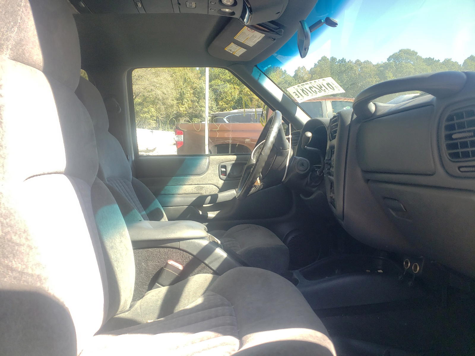 Photo 5 from auction – 2002 CHEVROLET BLAZER with VIN 1GNDT13W62K166018
