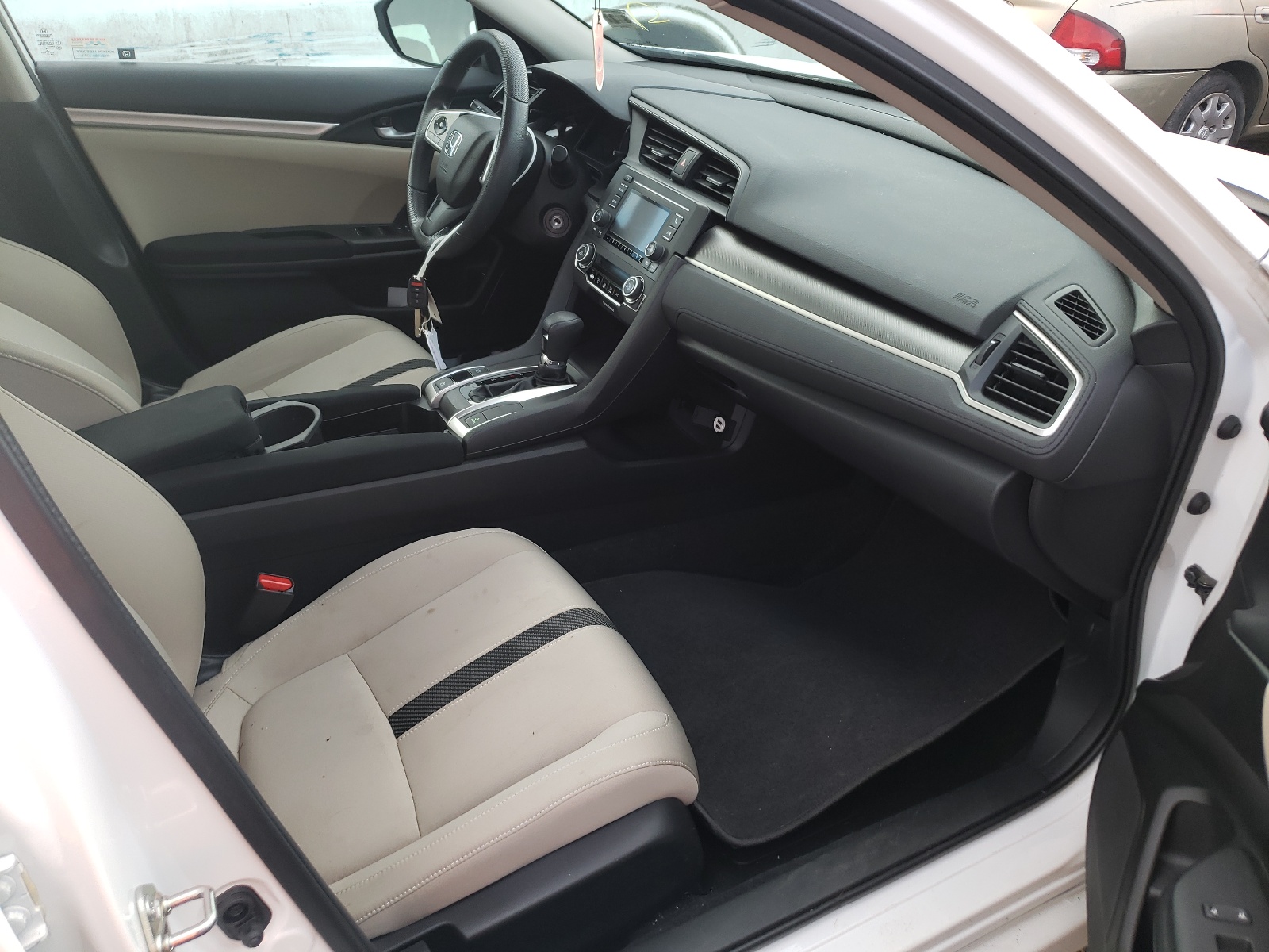 Photo 5 from auction – 2017 HONDA CIVIC LX with VIN 2HGFC2F51HH533466