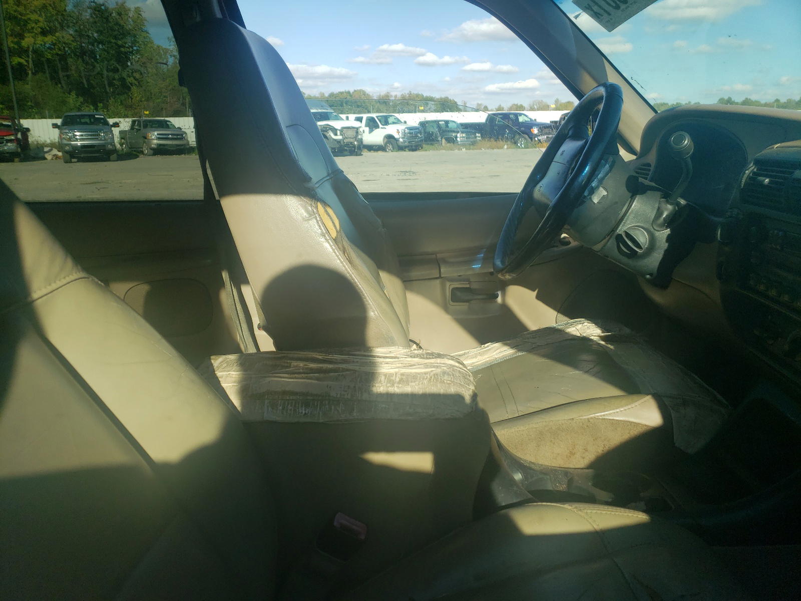 Photo 5 from auction – 2000 FORD EXPLORER X with VIN 1FMZU73E8YUB63801