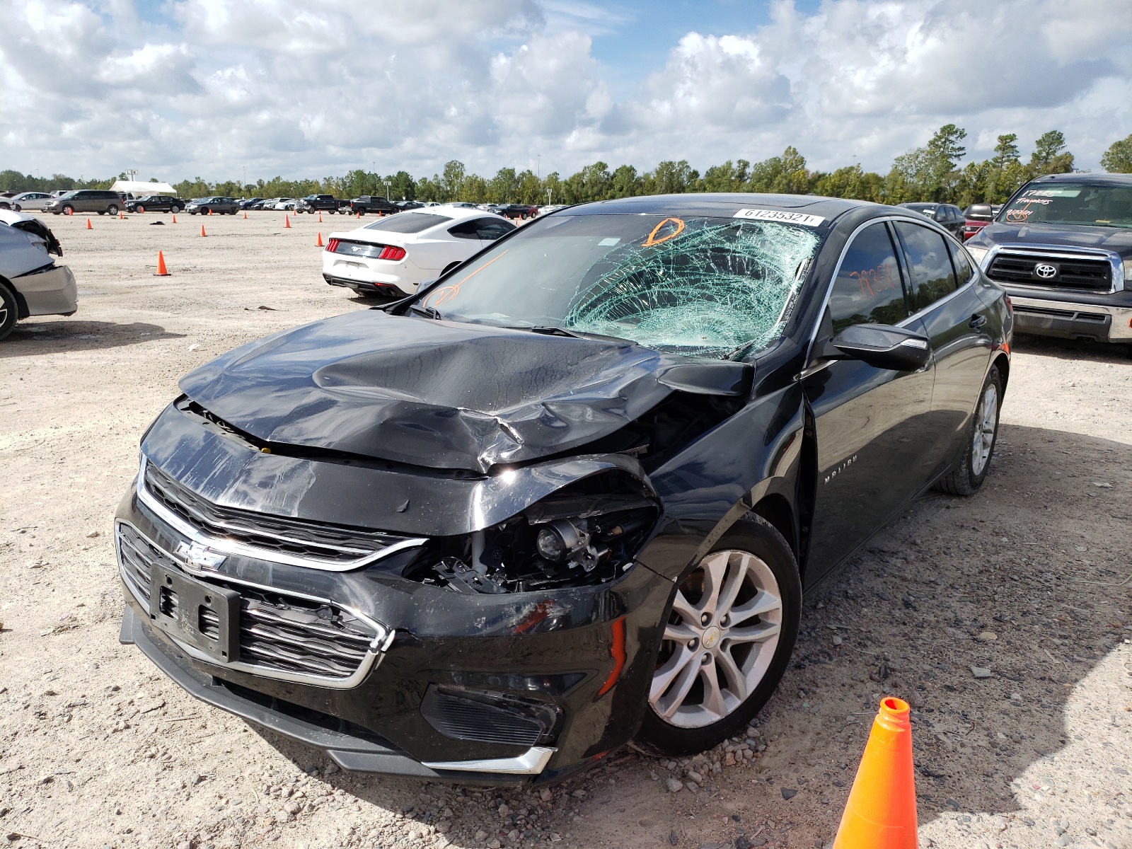 Photo 2 from auction – 2018 CHEVROLET MALIBU LT with VIN 1G1ZD5STXJF150978