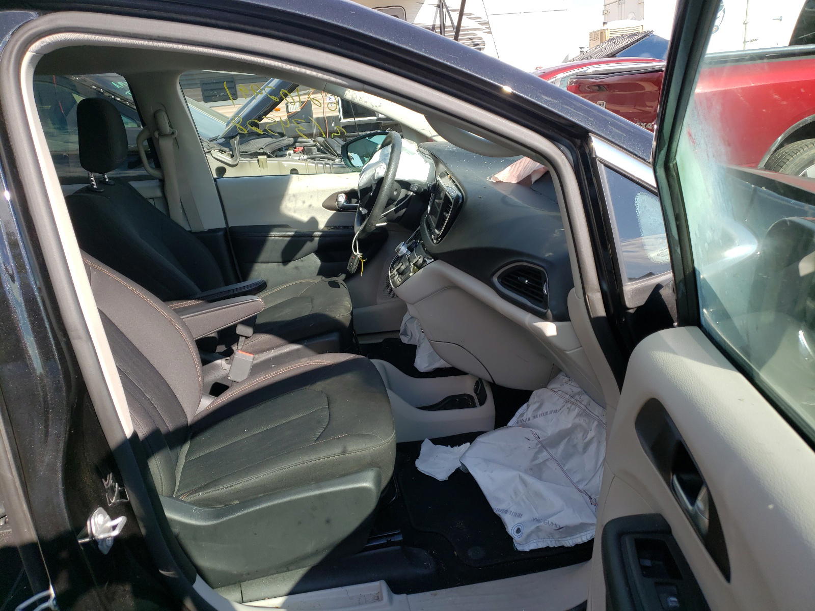 Photo 5 from auction – 2018 CHRYSLER PACIFICA L with VIN 2C4RC1AG2JR316815