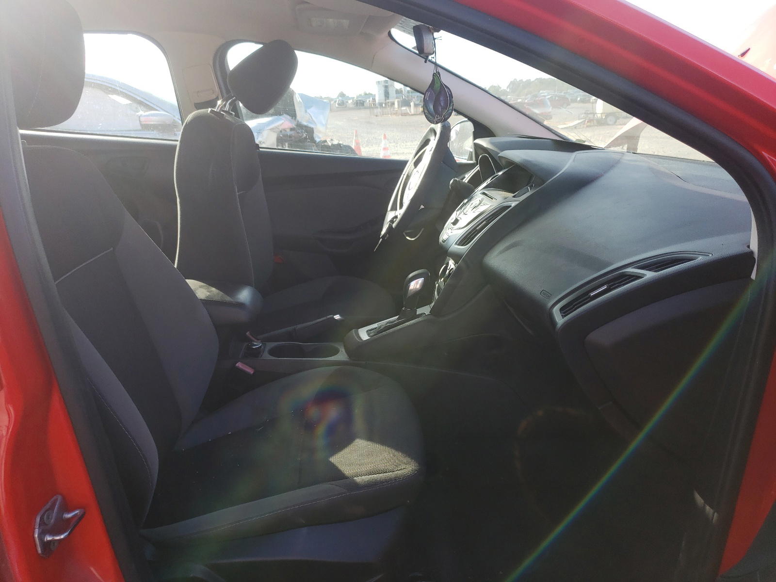 Photo 5 from auction – 2012 FORD FOCUS SE with VIN 1FAHP3K20CL338389