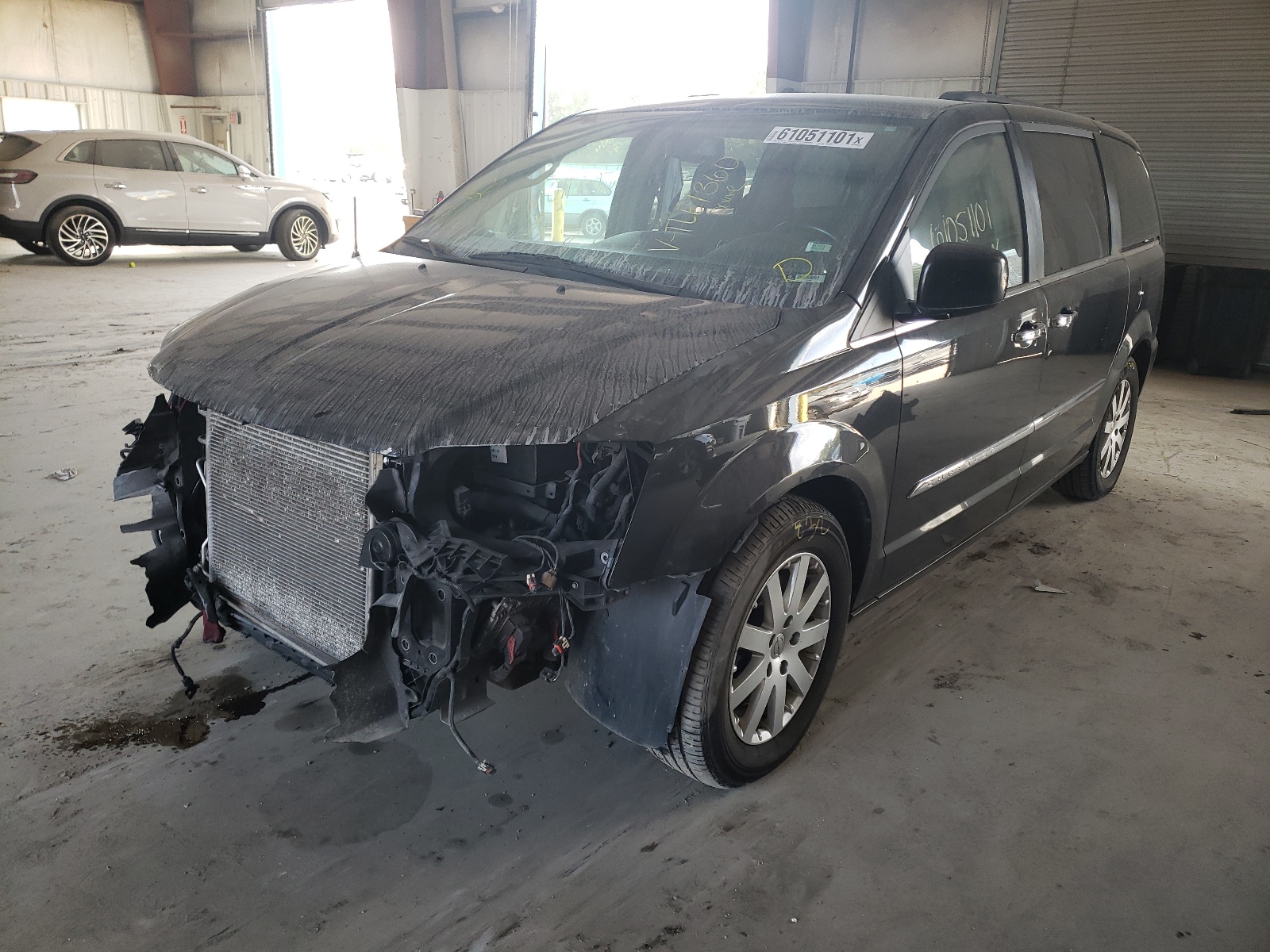 Photo 2 from auction – 2016 CHRYSLER TOWN & COU with VIN 2C4RC1BG3GR112127