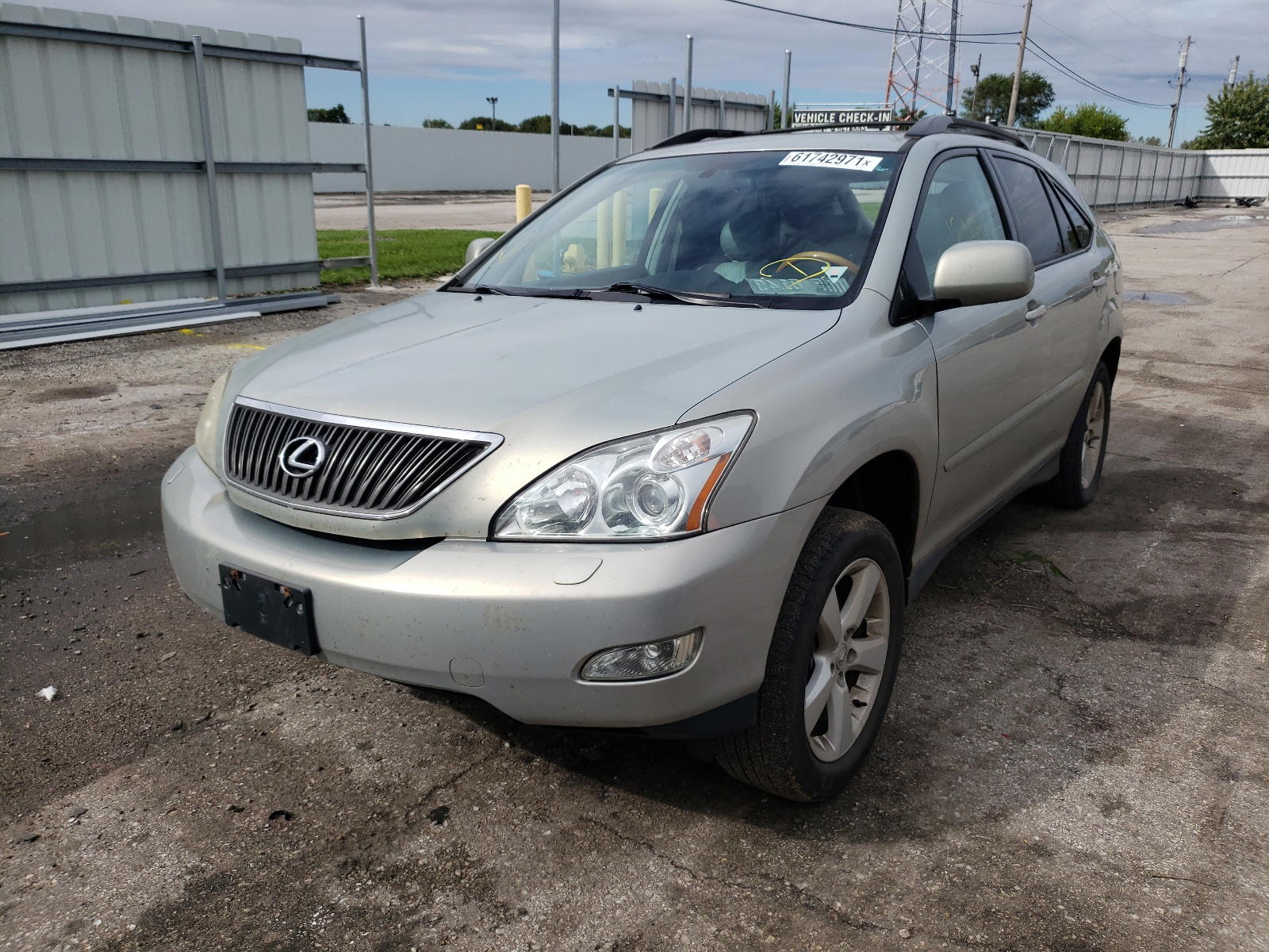Photo 2 from auction – 2005 LEXUS RX 330 with VIN 2T2HA31U05C048173