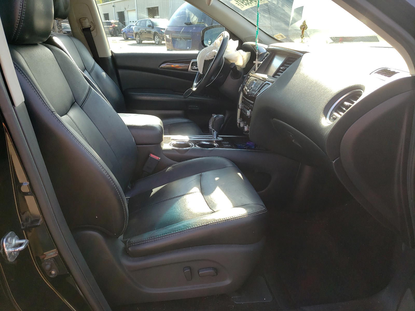 Photo 5 from auction – 2014 NISSAN PATHFINDER with VIN 5N1AR2MN0EC636320