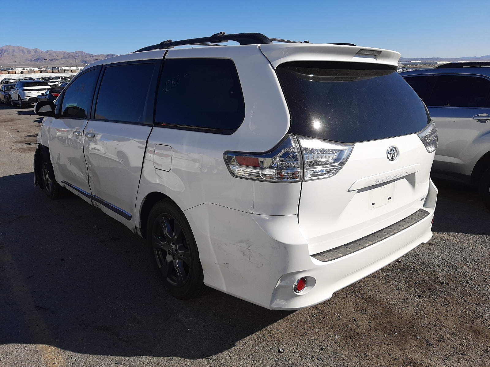 Photo 3 from auction – 2017 TOYOTA SIENNA SE with VIN 5TDXZ3DC3HS806045