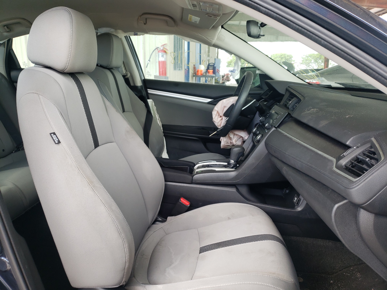 Photo 5 from auction – 2018 HONDA CIVIC LX with VIN 2HGFC2F50JH578923