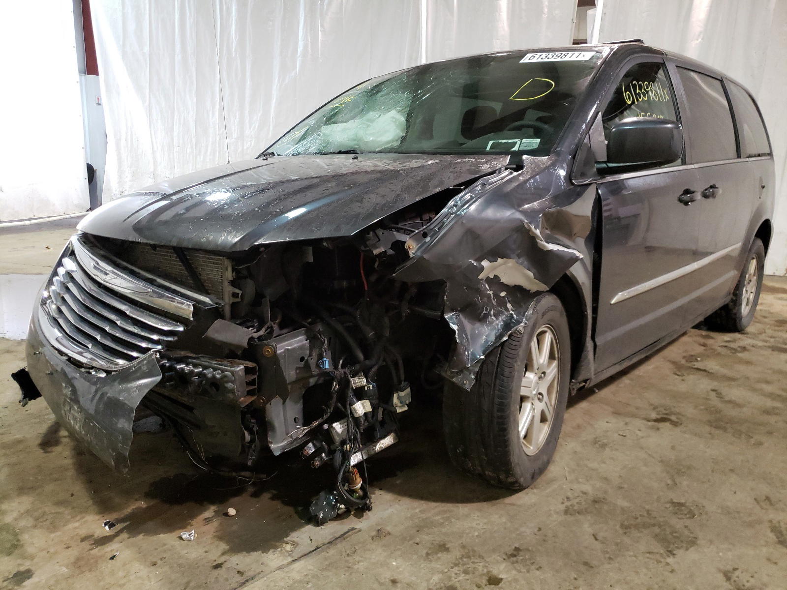 Photo 2 from auction – 2011 CHRYSLER TOWN & COU with VIN 2A4RR5DG6BR687537