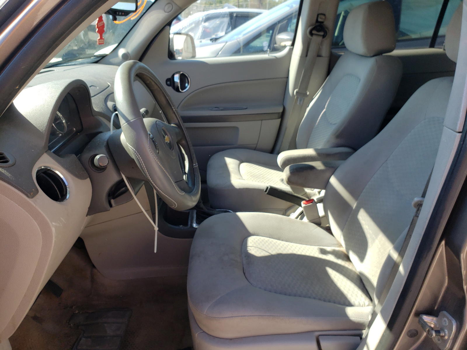 Photo 5 from auction – 2011 CHEVROLET HHR LS with VIN 3GNBAAFW6BS629949