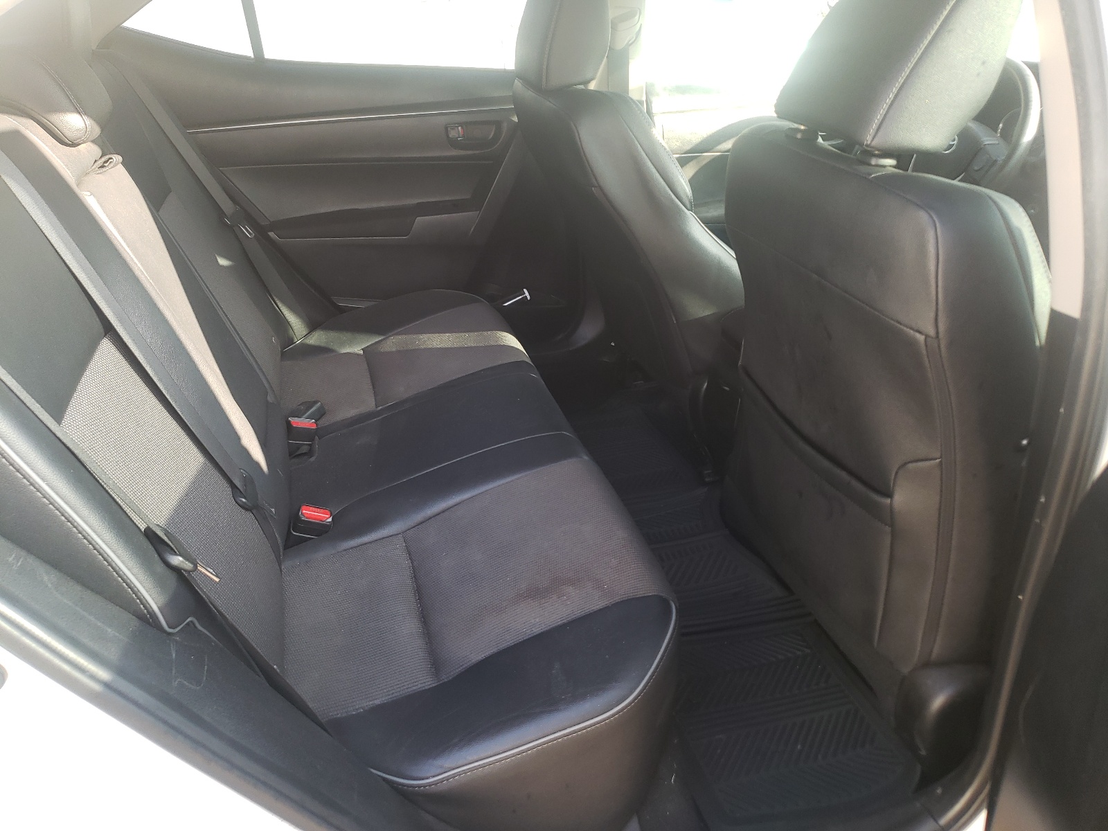 Photo 6 from auction – 2015 TOYOTA COROLLA L with VIN 5YFBURHE4FP235131