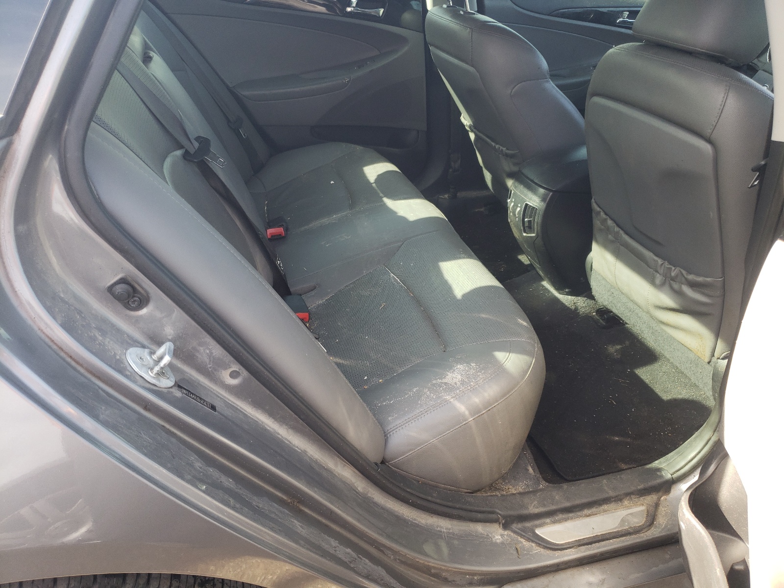 Photo 6 from auction – 2014 HYUNDAI SONATA SE with VIN 5NPEC4AB2EH850761