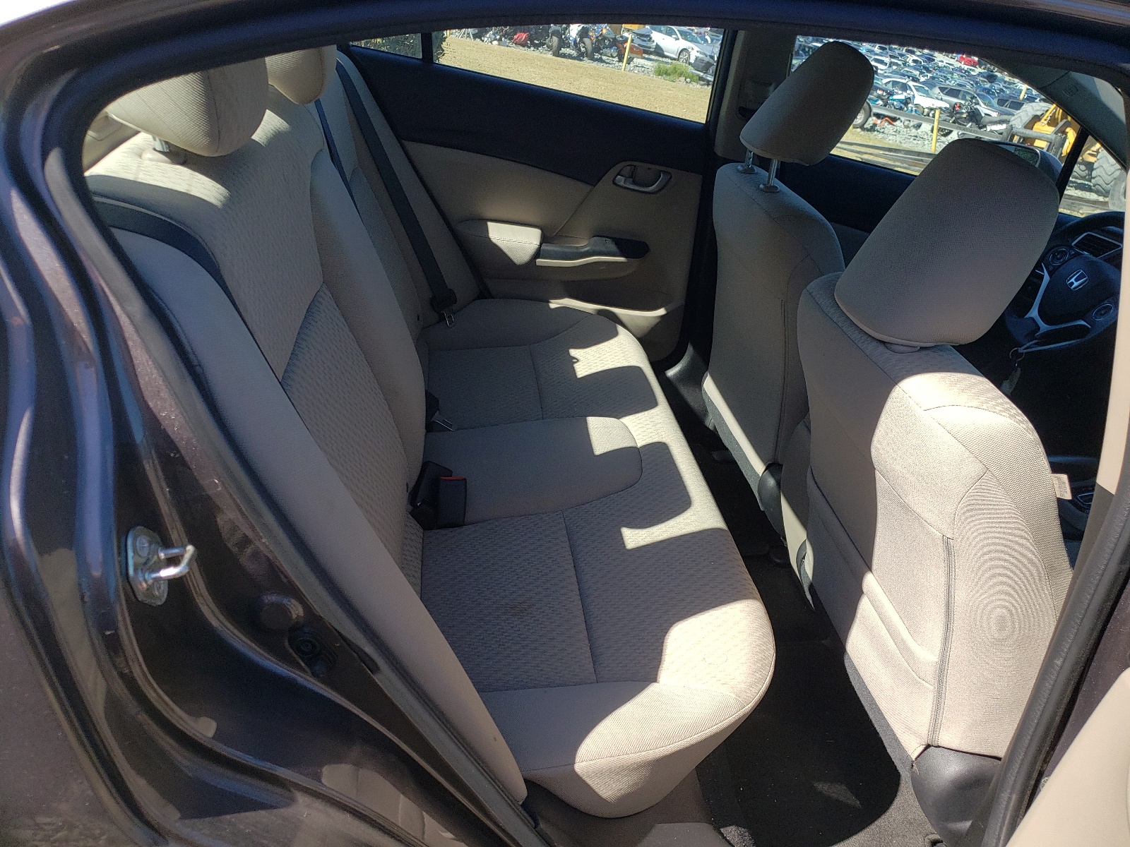 Photo 6 from auction – 2014 HONDA CIVIC LX with VIN 19XFB2F58EE241712