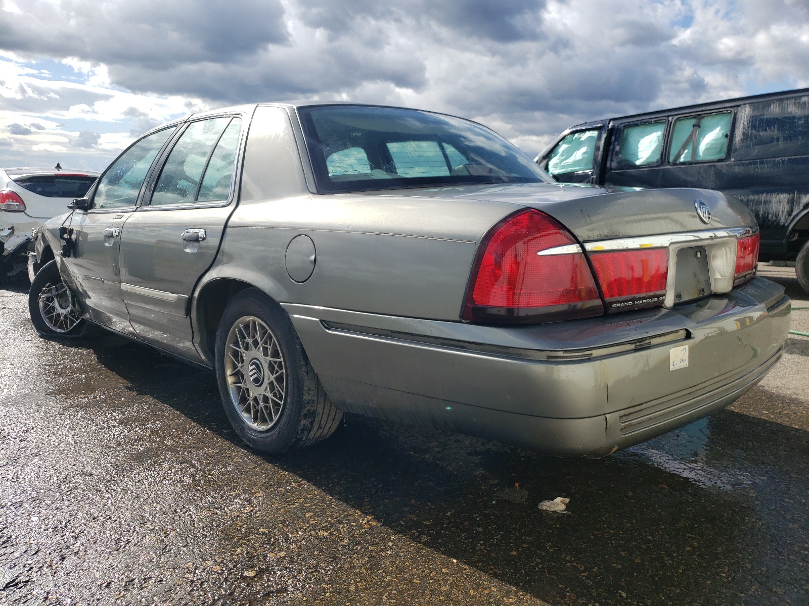 Photo 3 from auction – 2000 MERCURY GRAND MARQ with VIN 2MEFM74W6YX661758